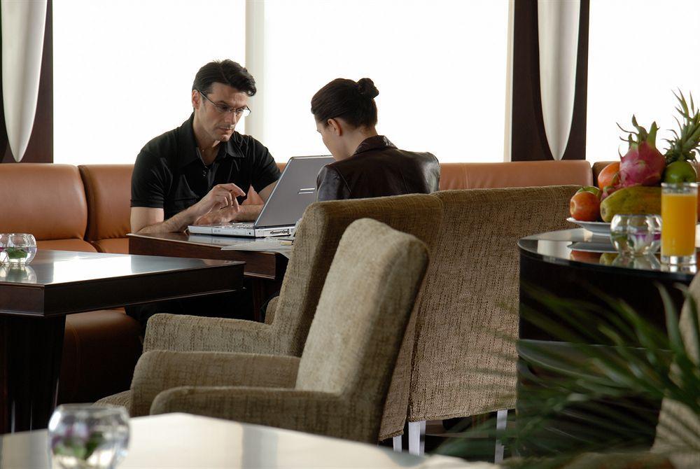 Hotel Nikko Τιαντζίν Εξωτερικό φωτογραφία The business lounge at Tan Son Nhat International Airport