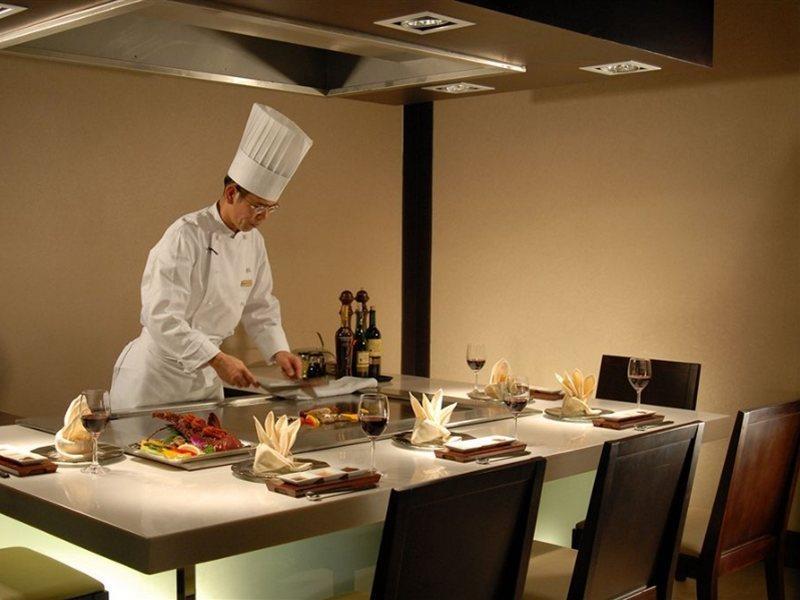 Hotel Nikko Τιαντζίν Εξωτερικό φωτογραφία A chef at work