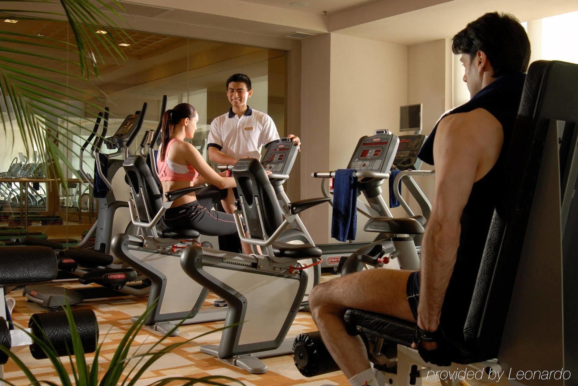 Hotel Nikko Τιαντζίν Εξωτερικό φωτογραφία A personal trainer with clients